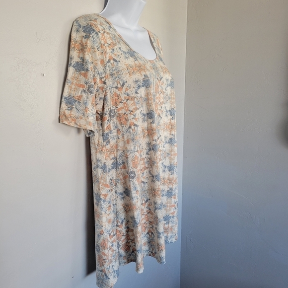 LuLaRoe Small Short Sleeve Blouse Beige Blue Orange Pattern Oversized Fit Tunic - Picture 3 of 7